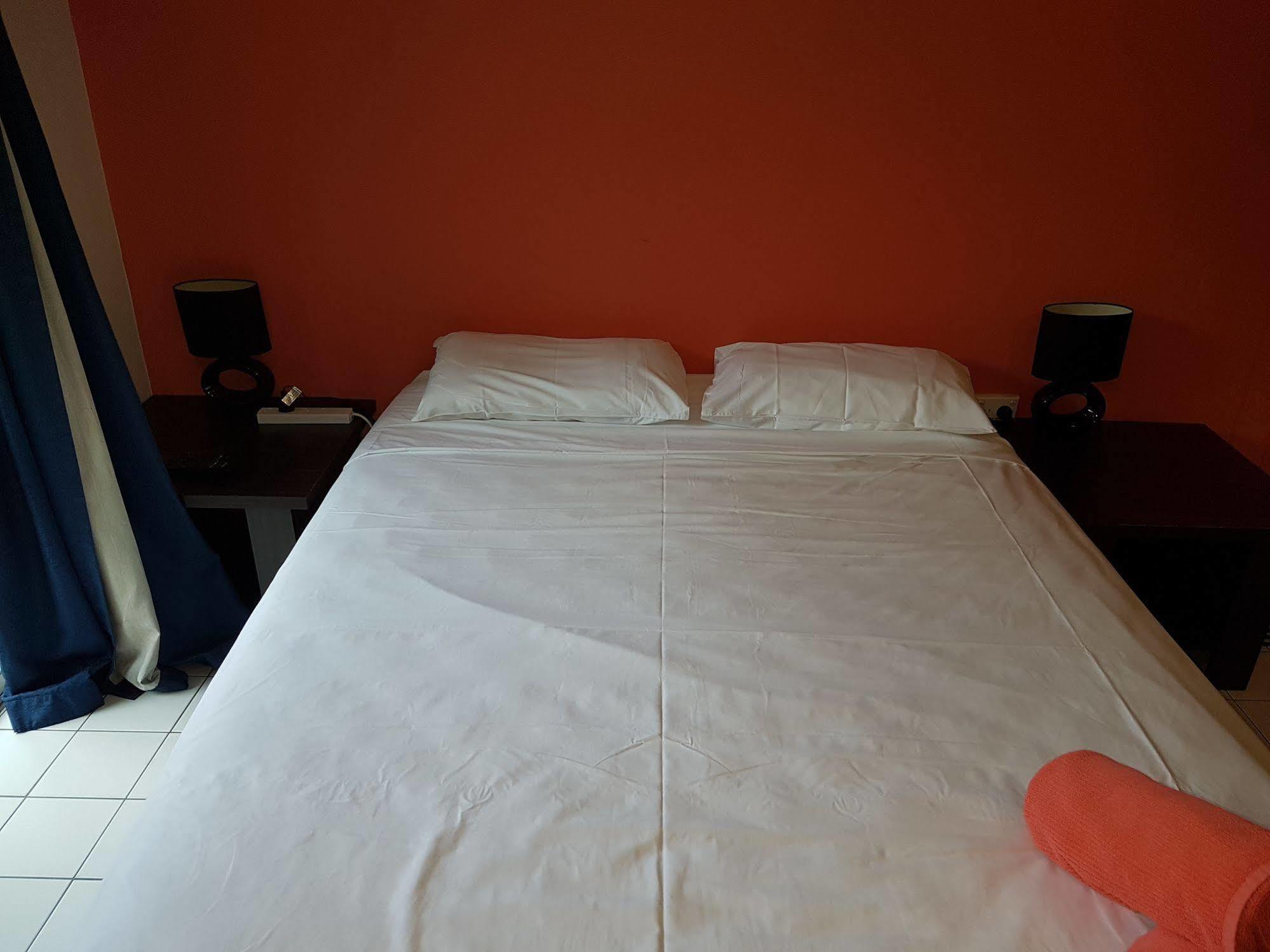 Coral Beach Lodge 道格拉斯港 外观 照片